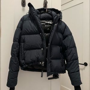 Aritzia Super Puff shorty matte navy blue